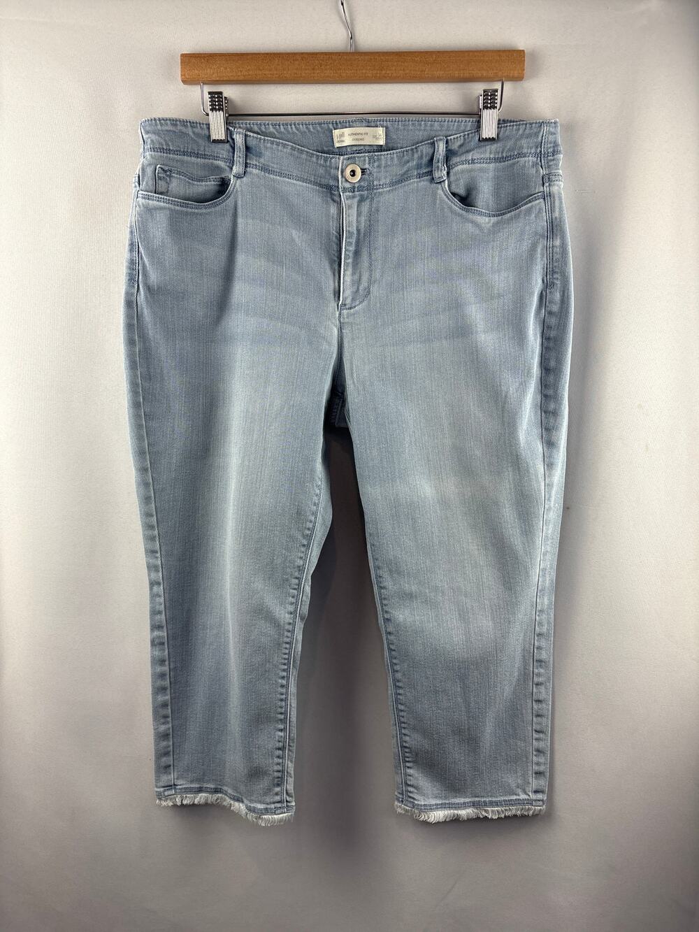 Women’s J.Jill Size 14 Light Washed Blue Denim Capris